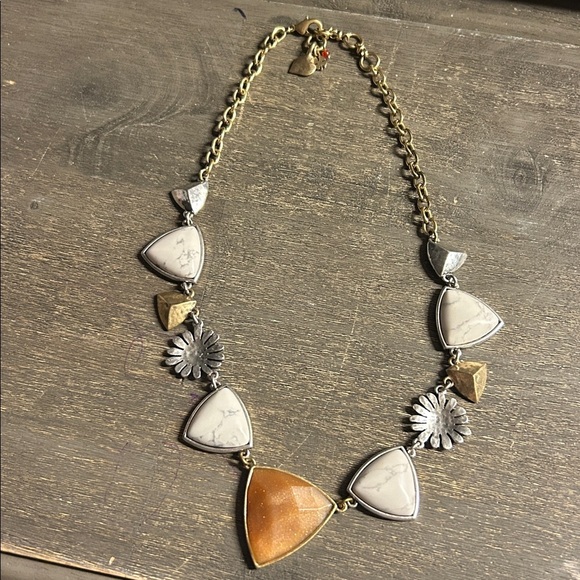 Lucky Brand Sunstone & Howlite Stone Flower Silver Tone Collar Necklace. - Picture 2 of 3